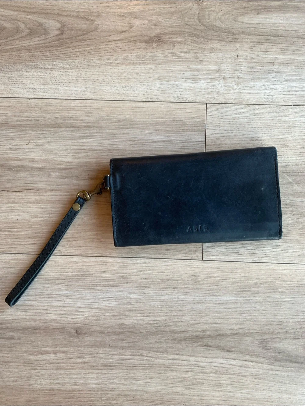 Able compact leather
